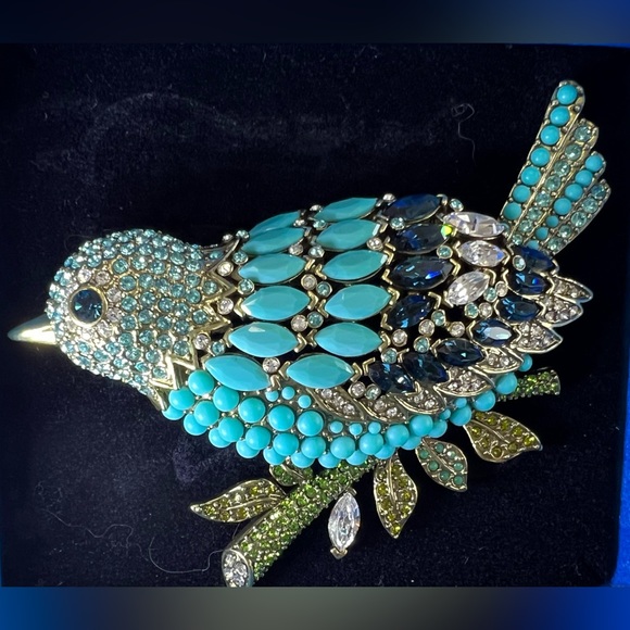 Heidi Daus 🆕 “Marquise Madness” bluebird brooch with Swarovski crystals - Picture 1 of 9